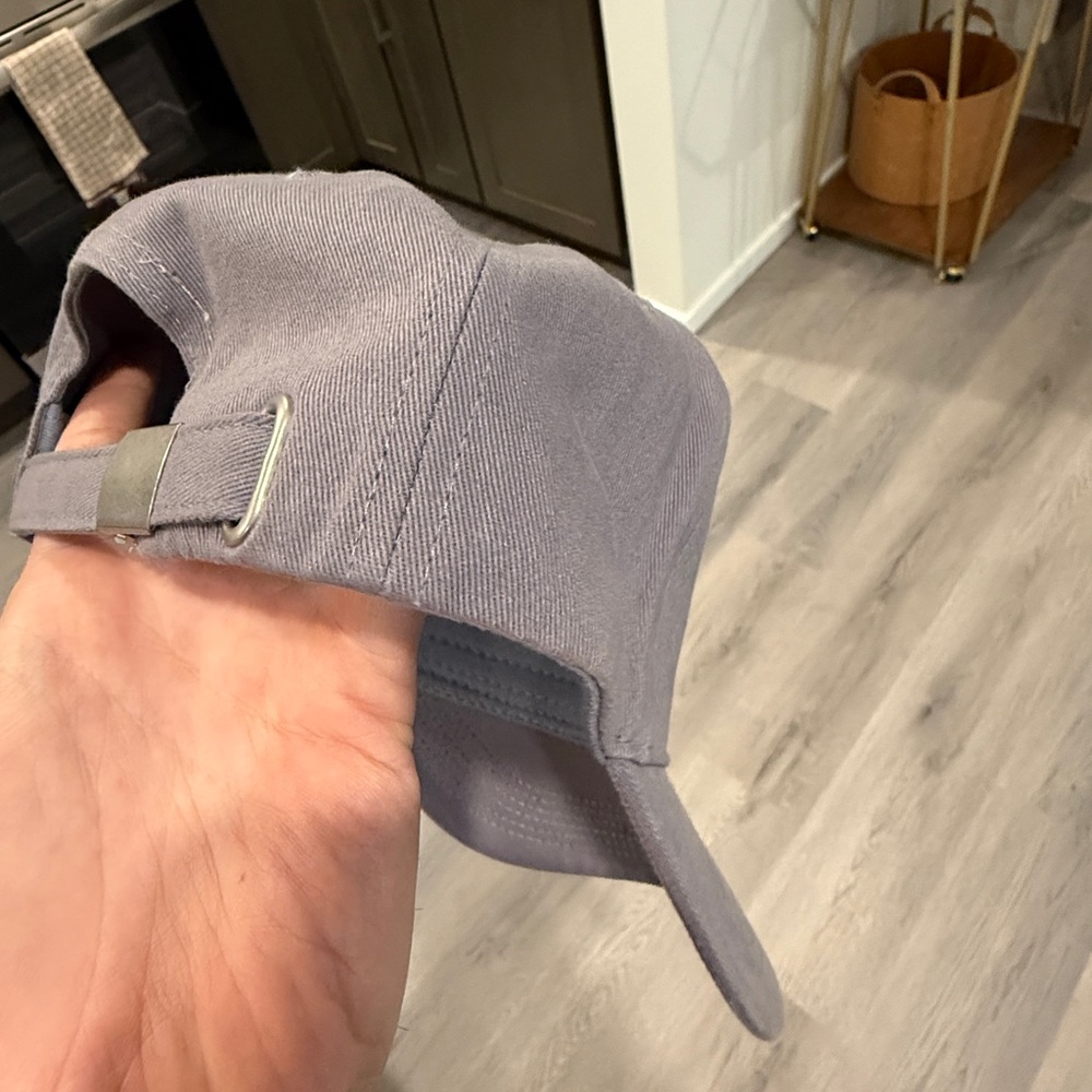 Wolves Hat - Picture 9 of 9